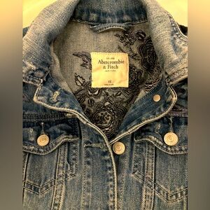 Abercrombie & Fitch Floral Embroidered Blue Denim Jean Jacket Size XSmall